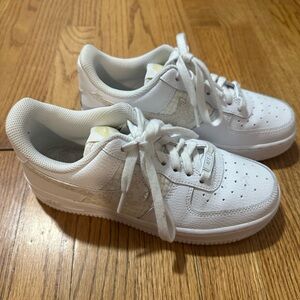 Nike AF 1 size 6.5 white sneakers with detailed Swoosh